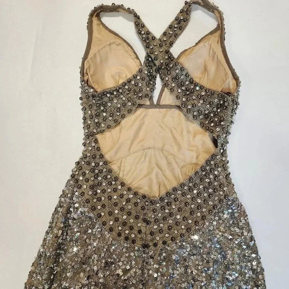 BG Haute Women's Silk V-Neck Silver Floor Length Sequin Evening Gown Size 0 NWOT - Picture 8 of 16